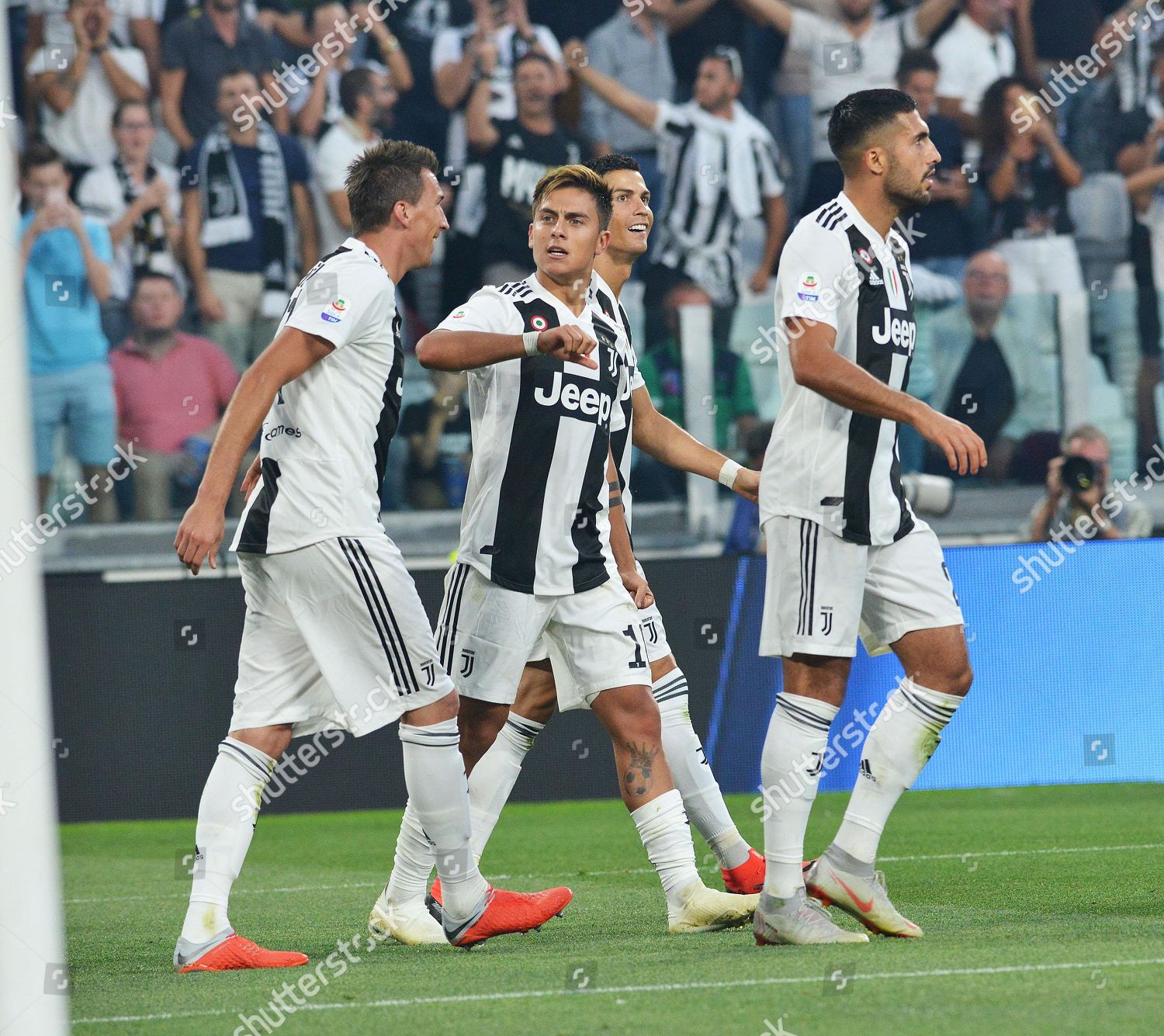 Juventus Mario Mandzukic L Celebrates Teammates After