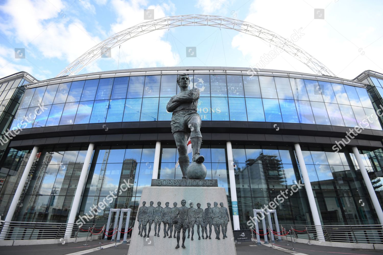 View Bobby Moore Statue Outside Wembley Editorial Stock Photo Stock Image Shutterstock