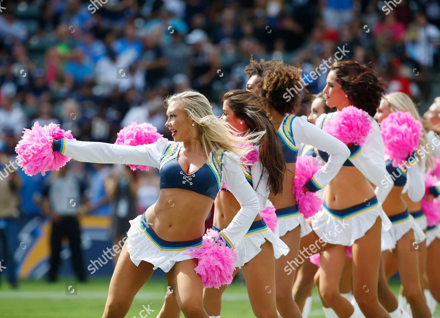 Los Angeles, USA. October 07, 2018 Los Angeles Chargers cheerleader in  action during the football game between the Oakland Raiders and the Los  Angeles Chargers at the StubHub Center in Carson, California.