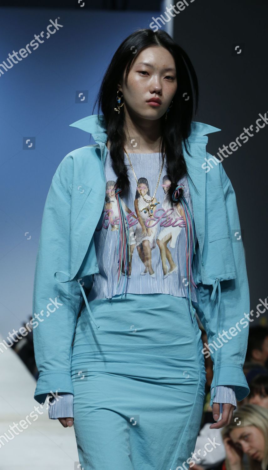 Model Presents Creation By South Korean Designer Editorial Stock