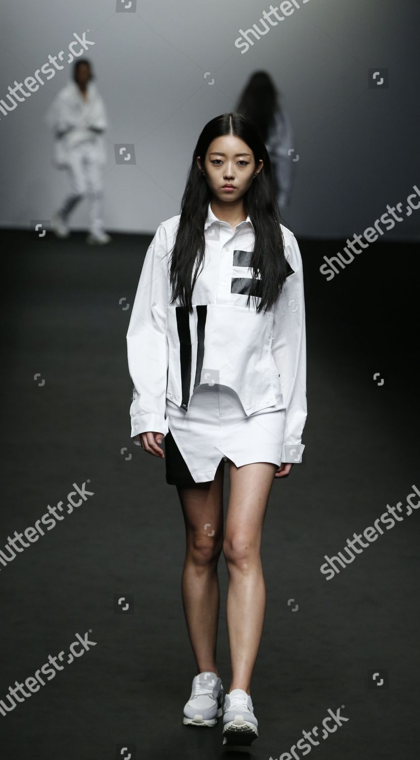 Model Presents Creation By South Korean Designer Editorial Stock
