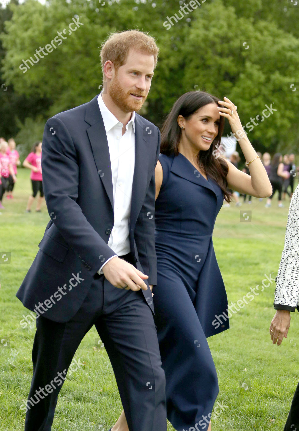 HARRY Y MEGHAN VISITAN AUSTRALIA, FIJI, TONGA Y NUEVA ZELANDA DEL 16 AL 31 DE OCTUBRE - Página 11 Prince-harry-and-meghan-duchess-of-sussex-tour-of-austraila-day-3-melbourne-shutterstock-editorial-9936539ag