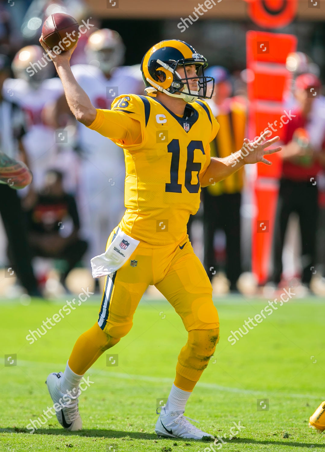 Santa Clara USAA CA. 21st Sep, 2017. Rams quarterback Jared Goff