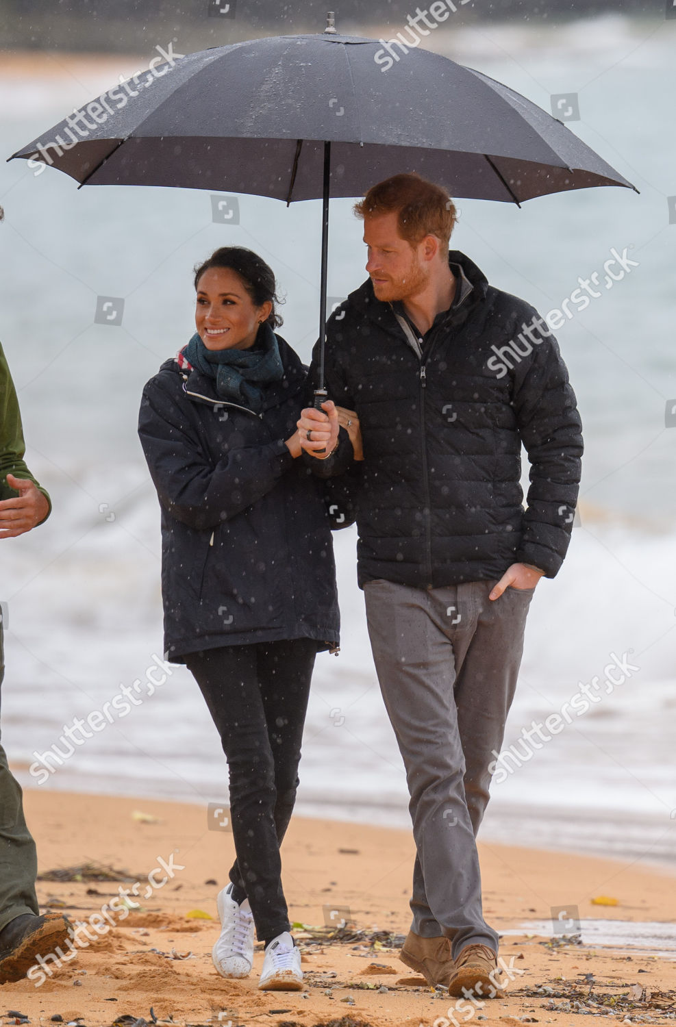 HARRY Y MEGHAN VISITAN AUSTRALIA, FIJI, TONGA Y NUEVA ZELANDA DEL 16 AL 31 DE OCTUBRE - Página 44 Prince-harry-and-meghan-duchess-of-sussex-tour-of-new-zealand-day-2-wellington-shutterstock-editorial-9947231x