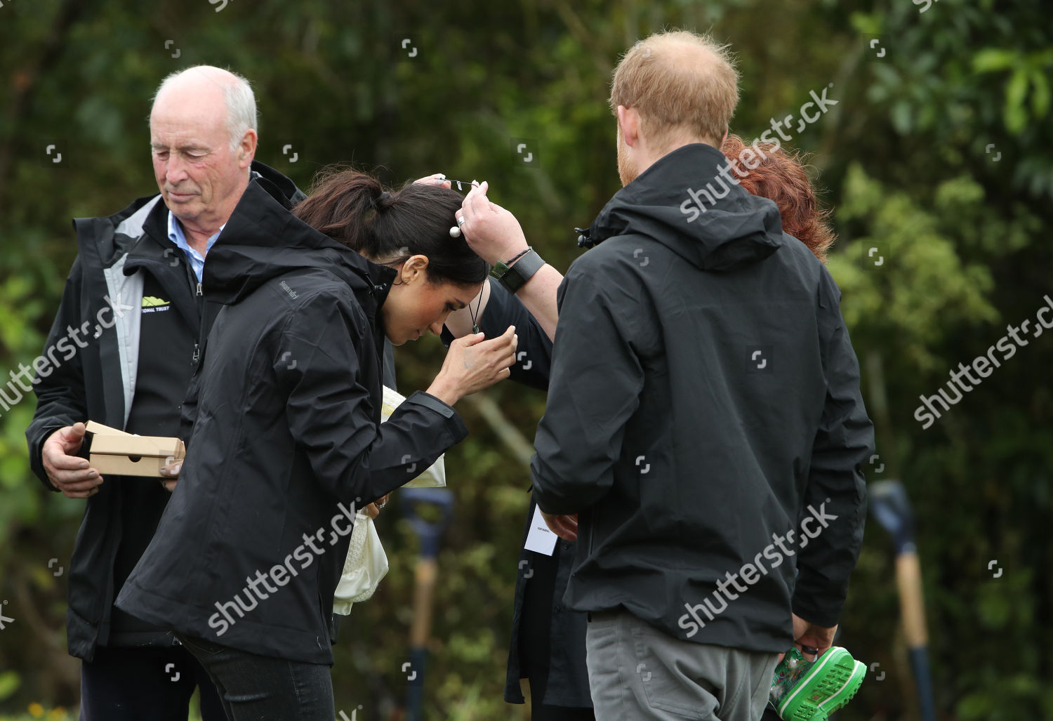 HARRY Y MEGHAN VISITAN AUSTRALIA, FIJI, TONGA Y NUEVA ZELANDA DEL 16 AL 31 DE OCTUBRE - Página 48 Prince-harry-and-meghan-duchess-of-sussex-tour-of-new-zealand-shutterstock-editorial-9948342e