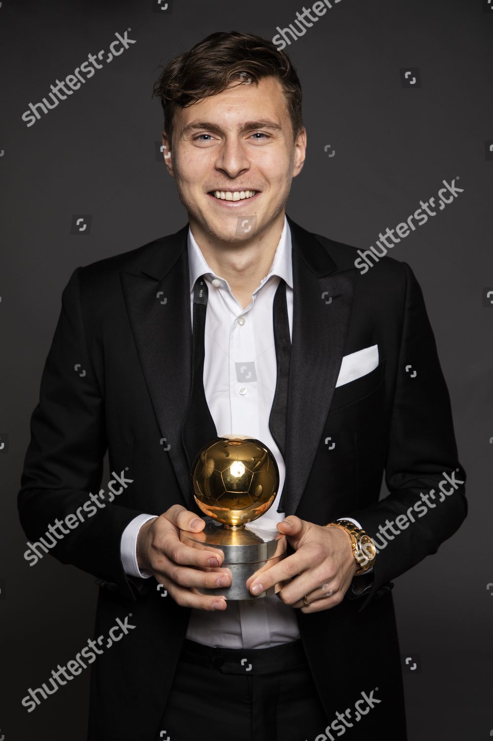 Victor Lindelof Winner Golden Ball Redaktionelles Stockfoto Stockbild Shutterstock