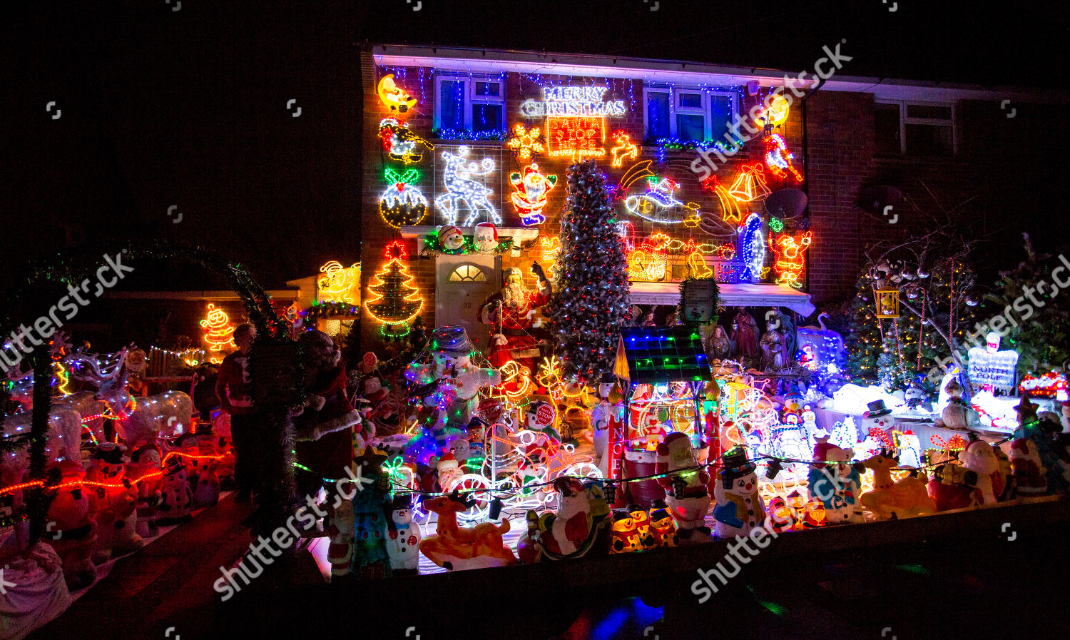 Michael Farnes House Laden Hundreds Christmas Lights