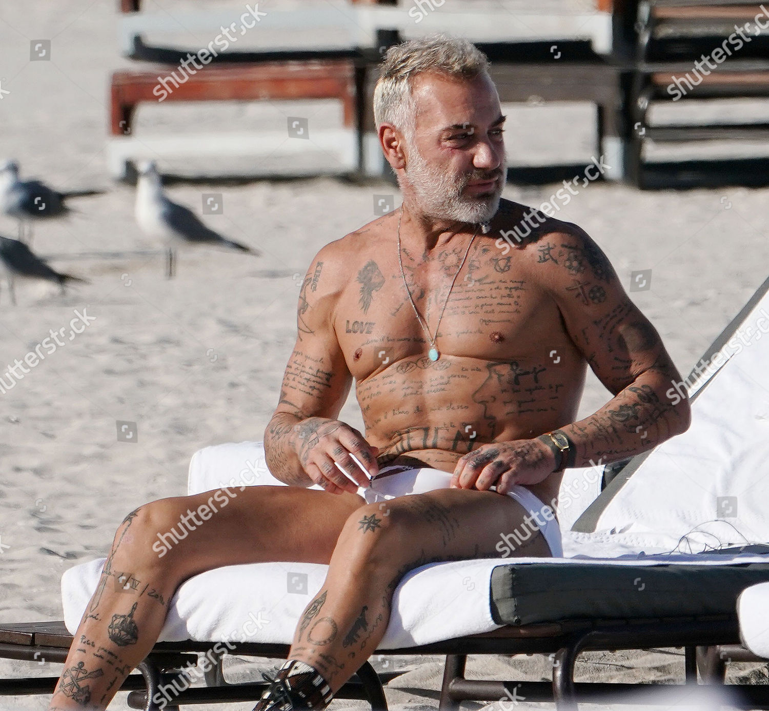 Il significato dei tatuaggi di Gianluca Vacchi Raccontano la mia vita e le  persone che ho perso