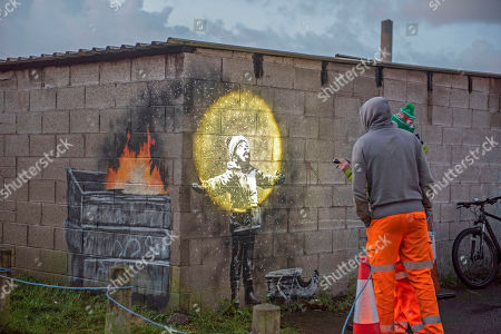 Alleged Banksy Graffiti Art Appears Port Talbot Fotos De Stock