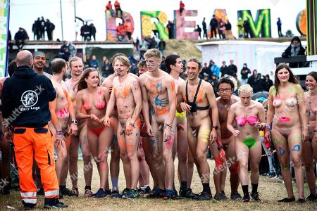 Resultado de imagen para naked-run-roskilde-festival-2019-denmark