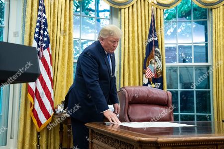 Resolute Desk Stock Pictures Editorial Images And Stock Photos