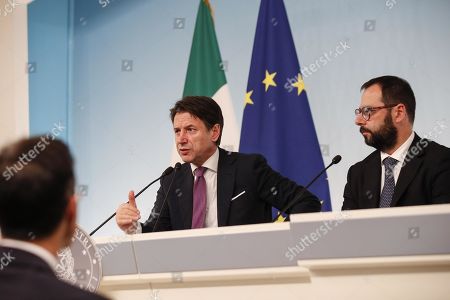 Italian Prime Minister Giuseppe Conte Press Conference Stockfotos