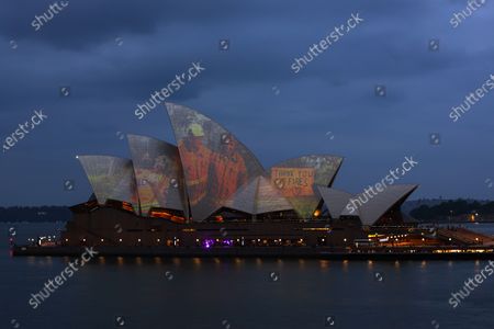 Bild "Sydney Opera bei der Hafenrundfahrt" zu Opera House in Sydney