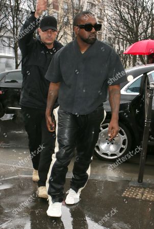 Kardashians Kanye West Out About Paris Fashion の写真素材 限定 Shutterstock