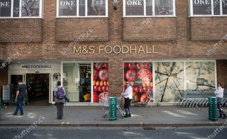 Marks Spencer Announce Job Cuts Uk Fotos De Stock Exclusivo Shutterstock