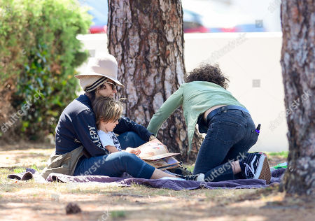 Linda Perry Sara Gilbert Son Rhodes Gilbert Editorial Stock Photo Stock Image Shutterstock