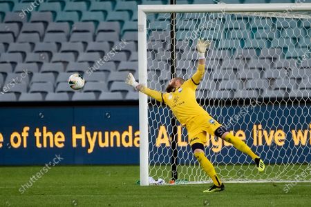 Sydney Fc Goalkeeper Andrew Redmayne 1 Reaches Redaktionelles Stockfoto Stockbild Shutterstock