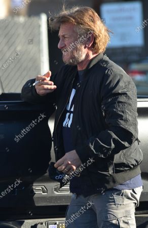 Sean Penn Shopping Brentwood Editorial Stock Photo Stock Image Shutterstock