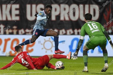 Lr Julio Pleguezuelo Fc Twente Quincy Promes Editorial Stock Photo Stock Image Shutterstock
