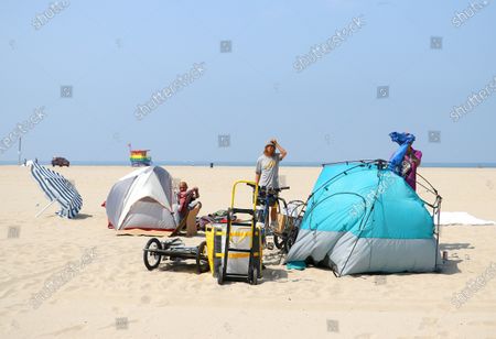 homeless venice encampment editorial01