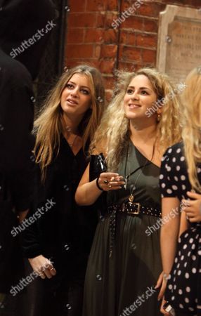 Images Libres De Droits Et Images Editoriales De Mimi Diamond Shutterstock