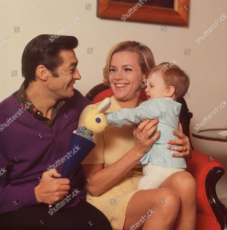 Obituary James Bond Actress Honor Blackman dies Stock Photos (Exclusive ...