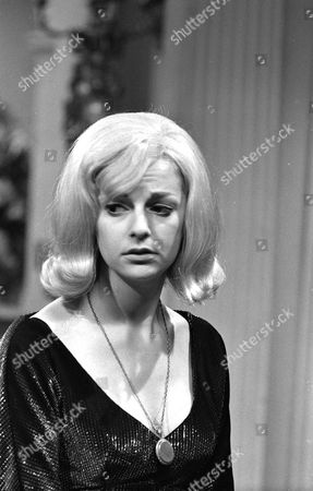 Obituary Actress Carole Shelley dies aged 79 Stock Photos (Exclusive ...