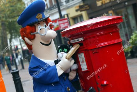 postman-pat-and-the-greendale-rocket-film-premiere-london-britain-shutterstock-editorial-435924f.jpg