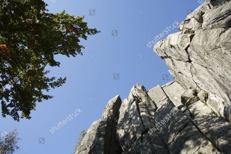 Steinwand Imagenes En Stock O Editoriales Y Fotos En Stock Shutterstock