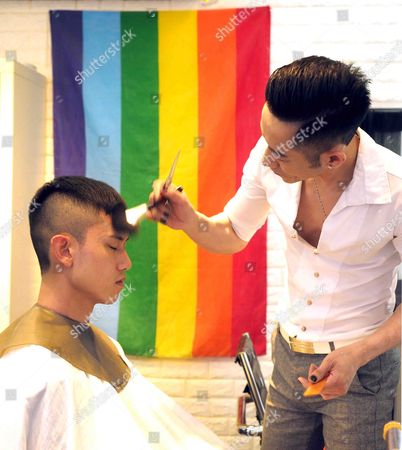 Hairdresser Eric Chang R Cuts Customers Hair Editorial Stock Photo