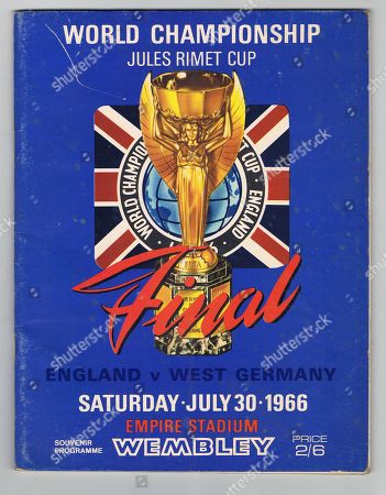 England World Cup Winners 1966 Bobby Moore Trophy Kiss Poster